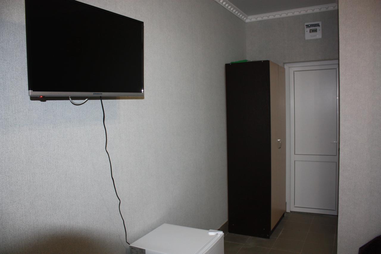 Viktoria Hotel ピツンダ エクステリア 写真